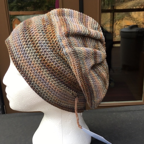 Hand Crocheted Hat/Toque - Picture 1 of 7